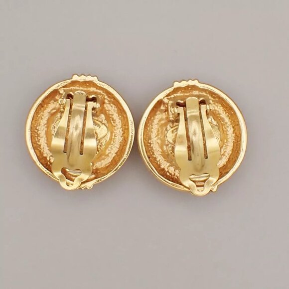 CHANEL Logo Imitation Pearl Button Earrings 23 Clip-On Gold Vintage - Picture 7 of 10
